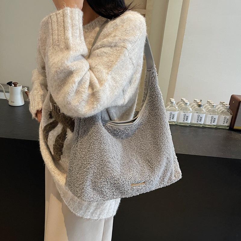 Plush large-capacity bag women's 2025 new autumn and winter versatile commuter shoulder bag fashion tote bag