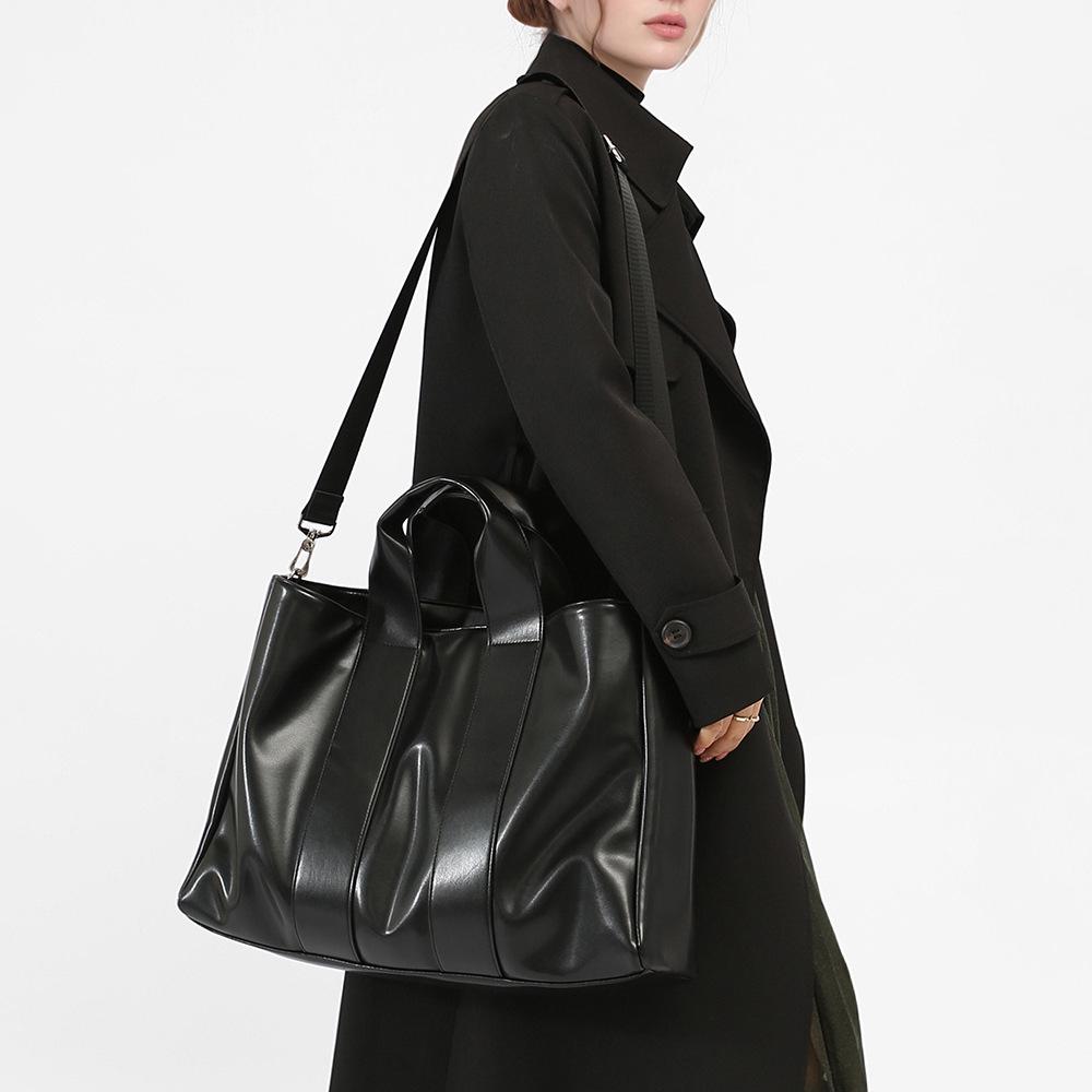 New 2025 Trendy Large-Capacity Leather Crossbody Bag for Commuting & Casual Outdoor Fashion