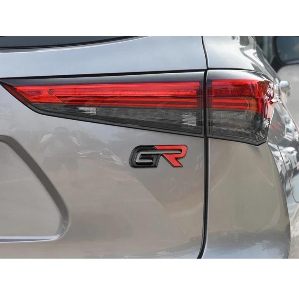 Decalcomania Emblema Lettere GR in Metallo 3D Adesivo Badge Griglia Anteriore Bagagliaio Posteriore per Accessori Moto Gazoo Racing Sport