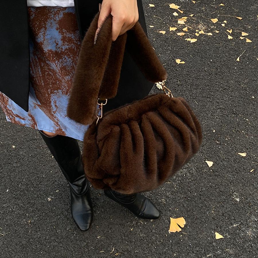 Neue Bequeme Vielseitige Oberhandtasche Damen Winter Flauschige Wolke Umhängetasche Retro Pelzig Pendler Aufbewahrungstasche Geldbörse Handtasche