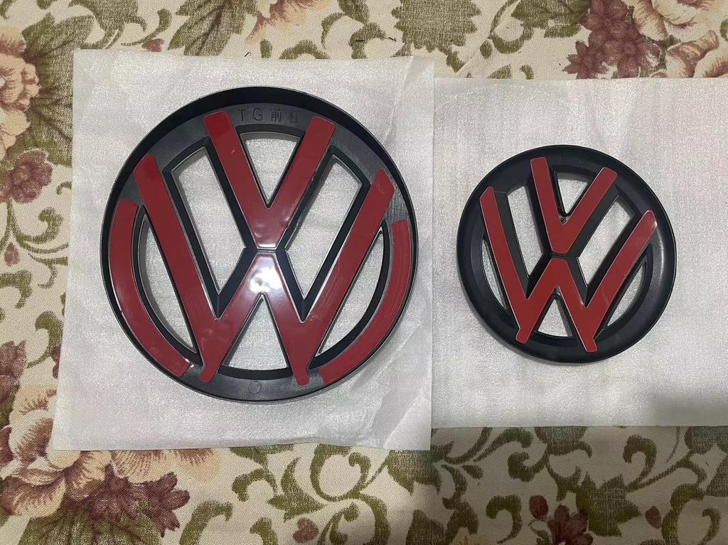 RUN1 1set Glossy black/Matte black Car Front Grill Badge Emblem Stickers Car Logo Accessories For VW Tiguan MK2 2017-2020 Without ACC