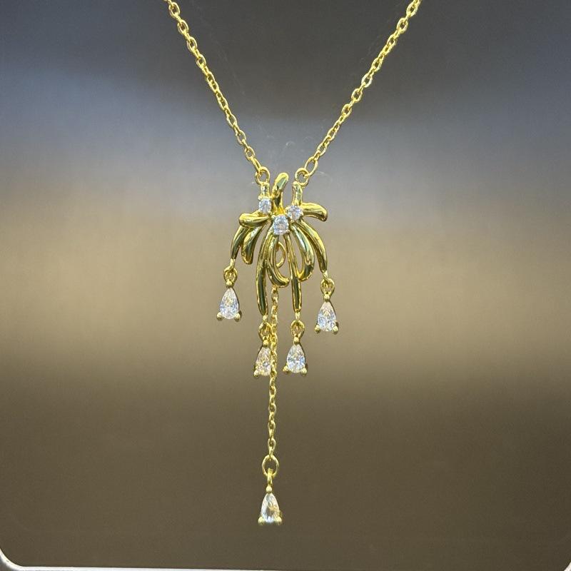 

Gold-Plated Palm Tree Tassel Necklace & Earring Set for Women - Elegant, Versatile Clavicle Chain with a Light Luxury Touch