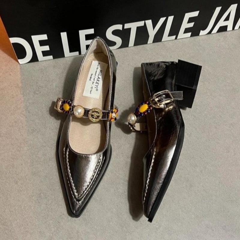 Fashion Pointed Toe Women Shoes Buckle Strap Solid Color Retro Designer Brand Low Heel Shallow Female Shoes Leather Concise Casual Shoes