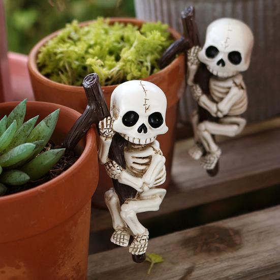 2Pcs Climbing Skeleton Figurine Flower Pot Hanger Mini Skeleton Halloween Resin Skeleton Ornament for Bonsai Planter Edge Decoration