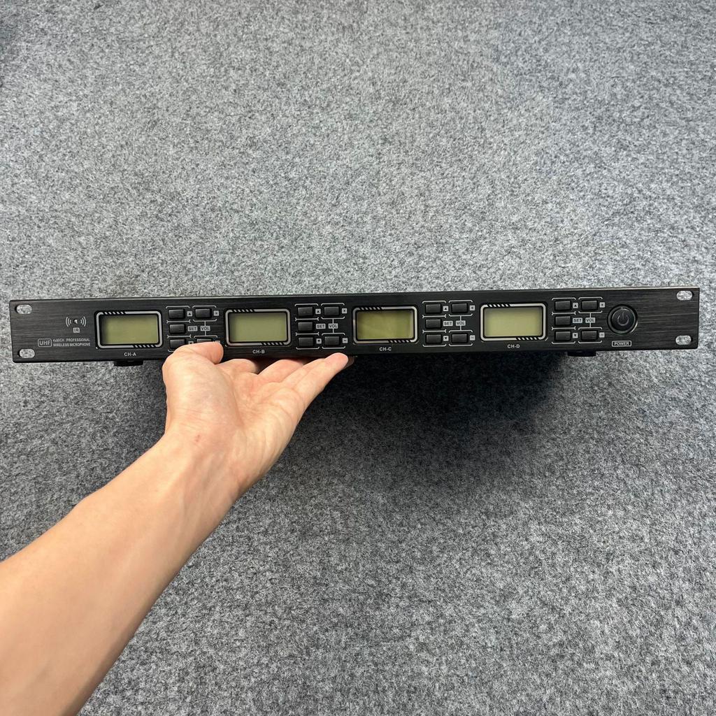 Wireless Conference Microphone Set: One-to-Four System with Cross-Border Compatibility