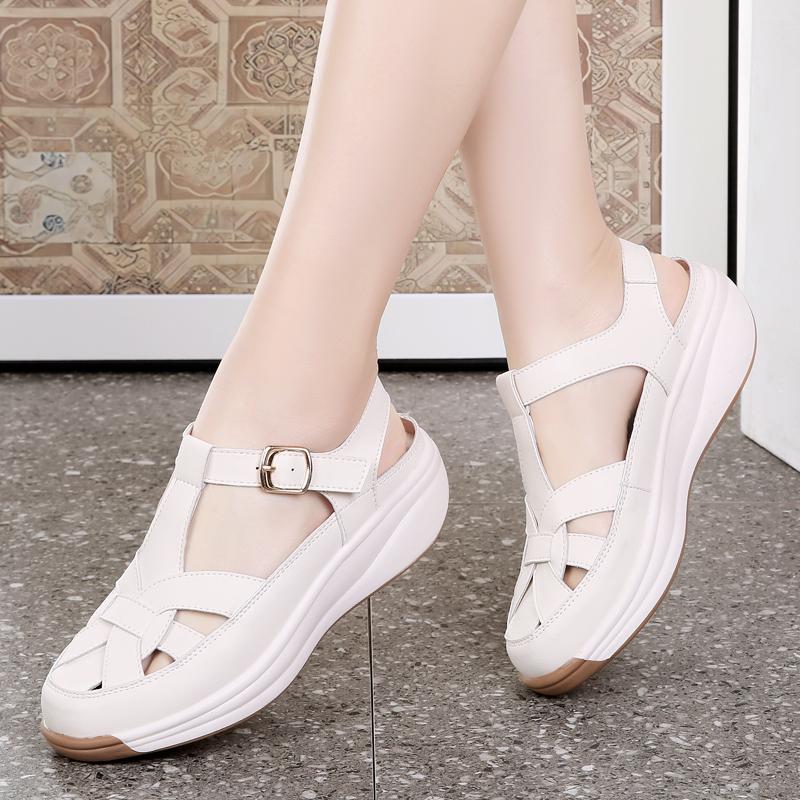 Женские сандалии, летние базовые пляжные дышащие сандалии на танкетке с закрытым носком, повседневные мягкие прогулочные сандалии для девочек, большие размеры EU:35 бежевый