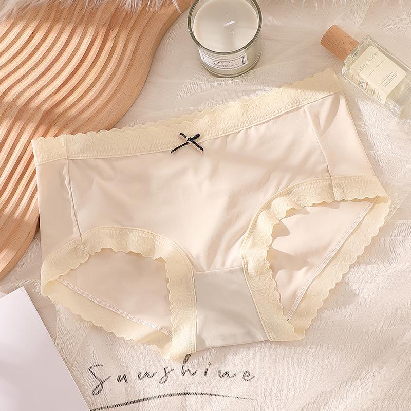 Seamless Mid-Waist Ice Silk Women's Underwear, Breathable and Cute Japanese Style Briefs