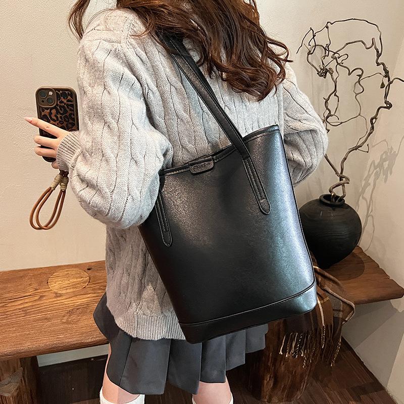 

Модная сумка-тоут женская простая универсальная сумка через плечо для поездок на работу 21*12*29 чёрный