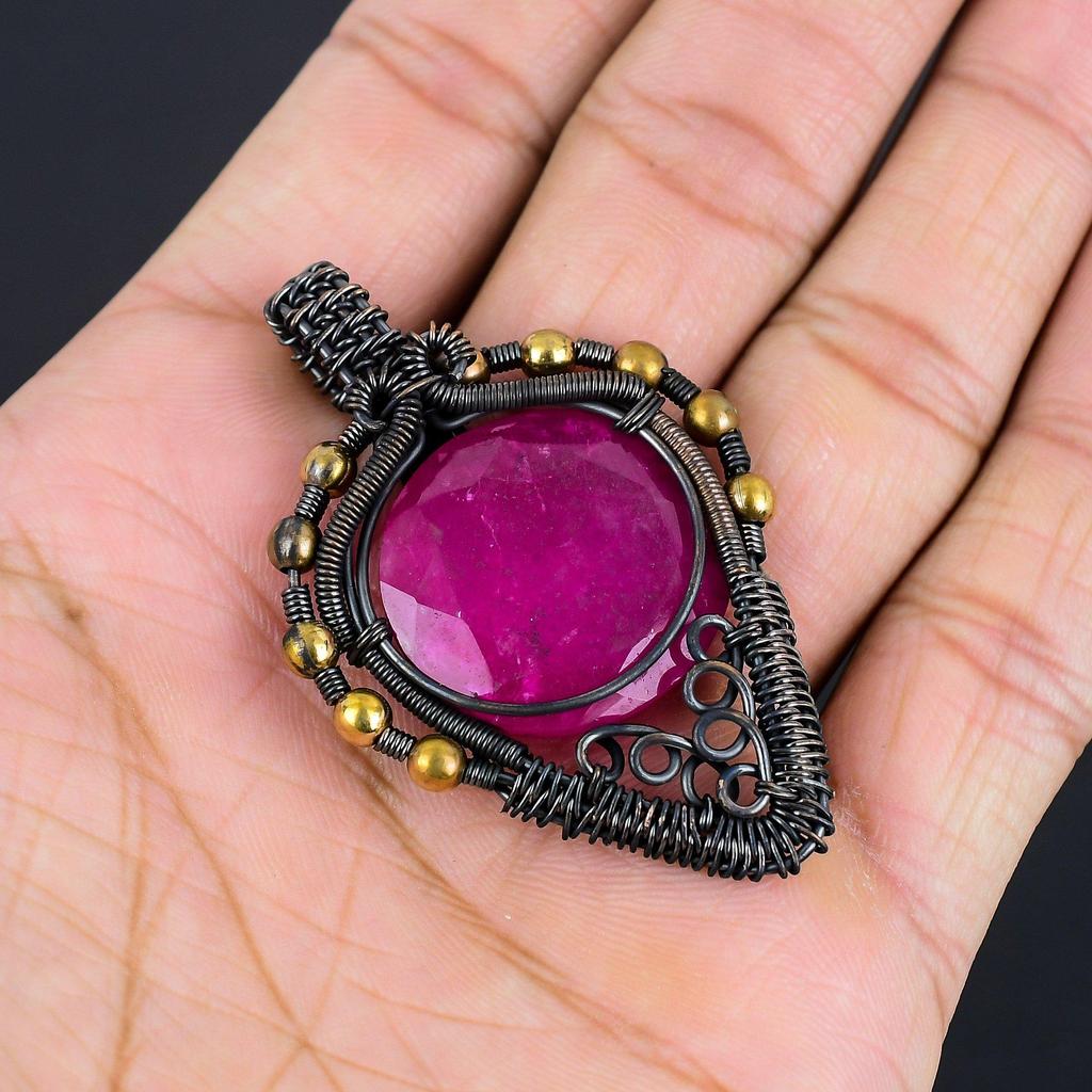 Rubin Anhänger Edelsteinschmuck, 999 Kupferdraht gewickelter handgefertigter Anhänger, Schmuck im neuesten Design