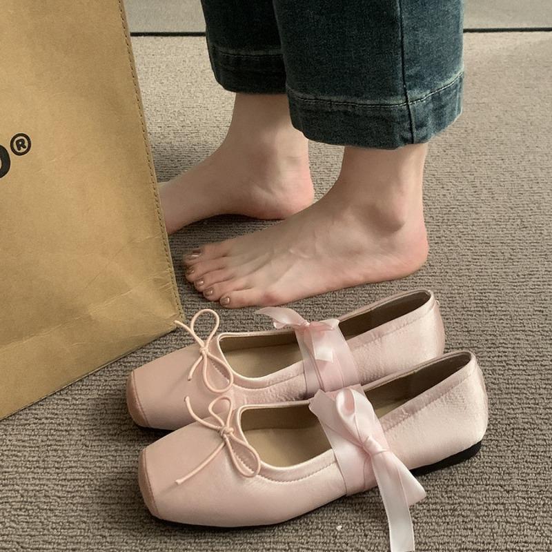 Ein neuer Stil von flachen Einzel-Schuhen mit eckiger Zehenpartie und flachem Ausschnitt