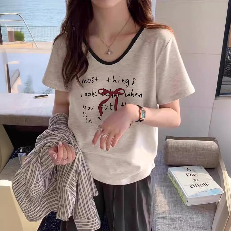 

Summer women s clothing 2025 new short-sleeved t-shirt summer design sense niche color matching collar large neckline sweet Spice Girl top S