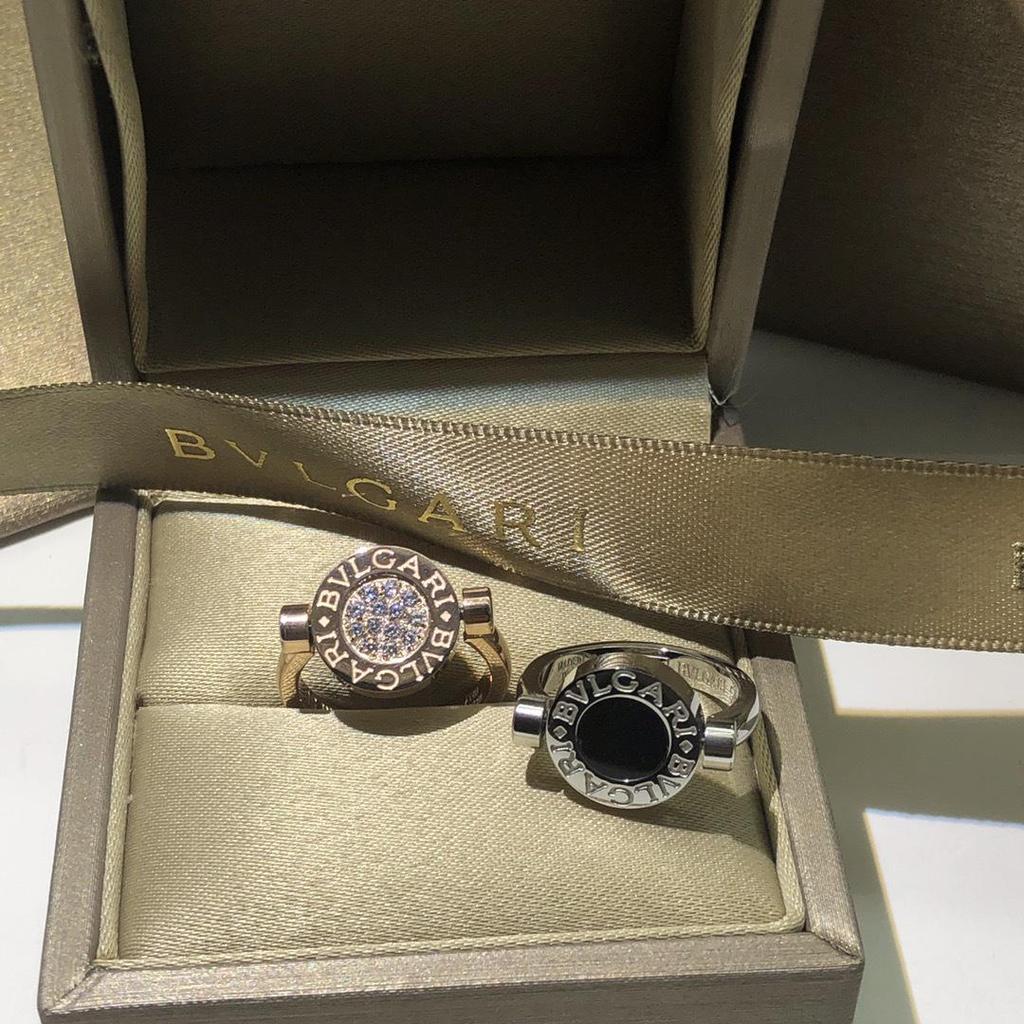 Baojia High-End 925 Silver Coin Mother-of-Pearl Agate Reversible Chalcedony Ring with Full Diamond Round Cake Design.