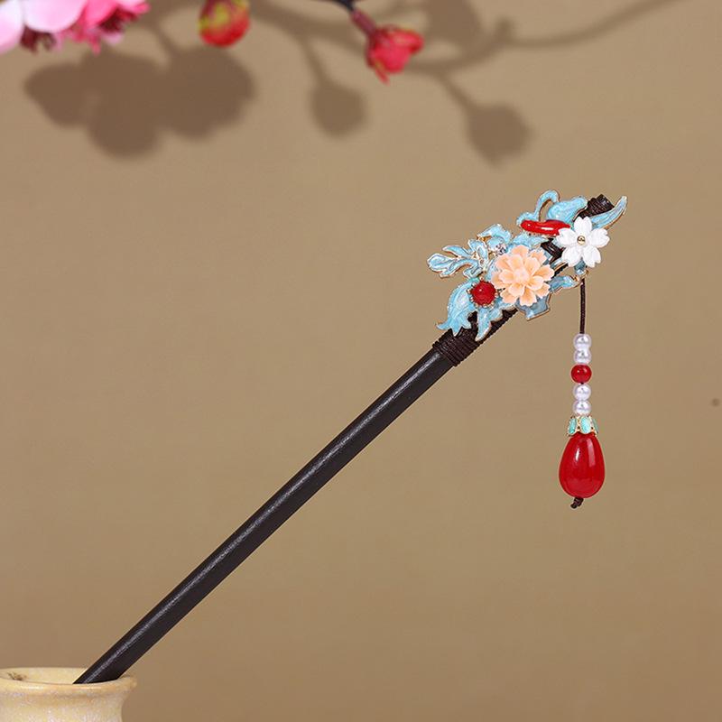 Vintage-Style Ebony Imitation Hairpin with Tassels and Wooden Step-Shaking Design for Hanfu and Ancient Costume Accessories