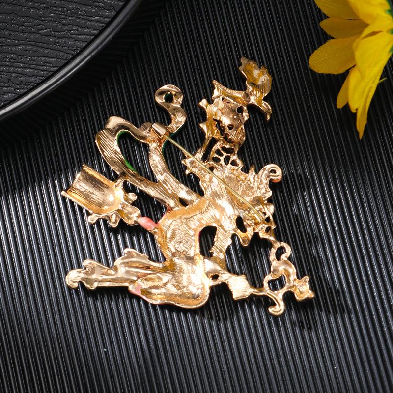 New Halloween Women's High-end Retro Women's Accessories Pumpkin Witch Broom Brooch