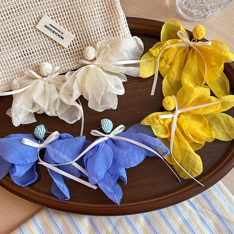 Forest-Inspired Sweet Floral Stud Earrings - Perfect for Seaside Vacations and Travel Photography