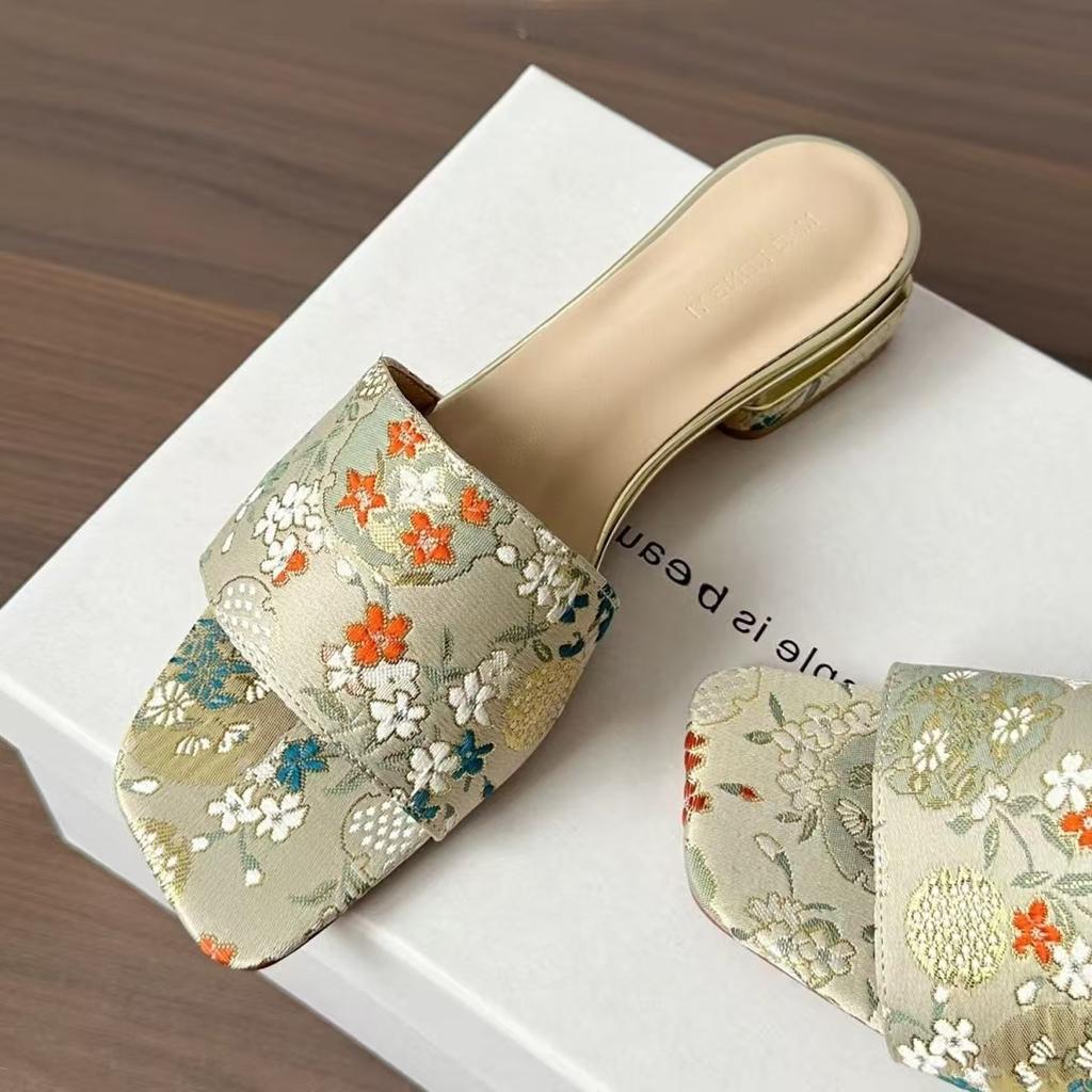 Women's Summer New Ethnic Style Low Heel Slippers Open Toe Soft Sole Non Slip Outdoor Slippers Fashionable Block Heel Sandals