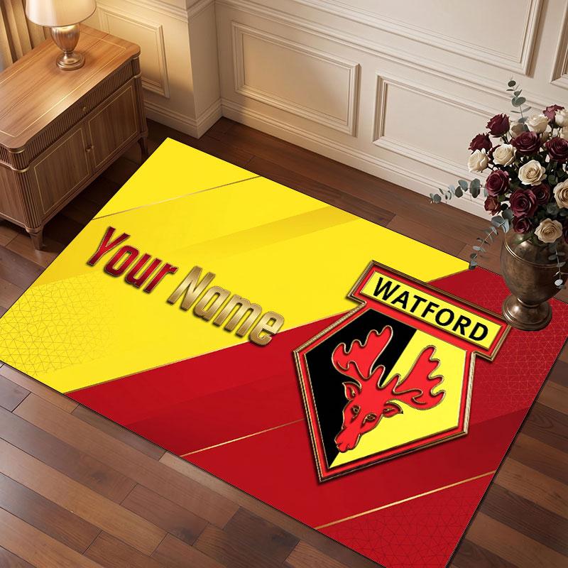 Watford FC Benutzerdefinierter Kristall-Samt-Teppich, Personalisierter Namens-Textdruck, Fußball-Logo Weiche Rutschfeste Fußmatte Heimdekoration Geschenk