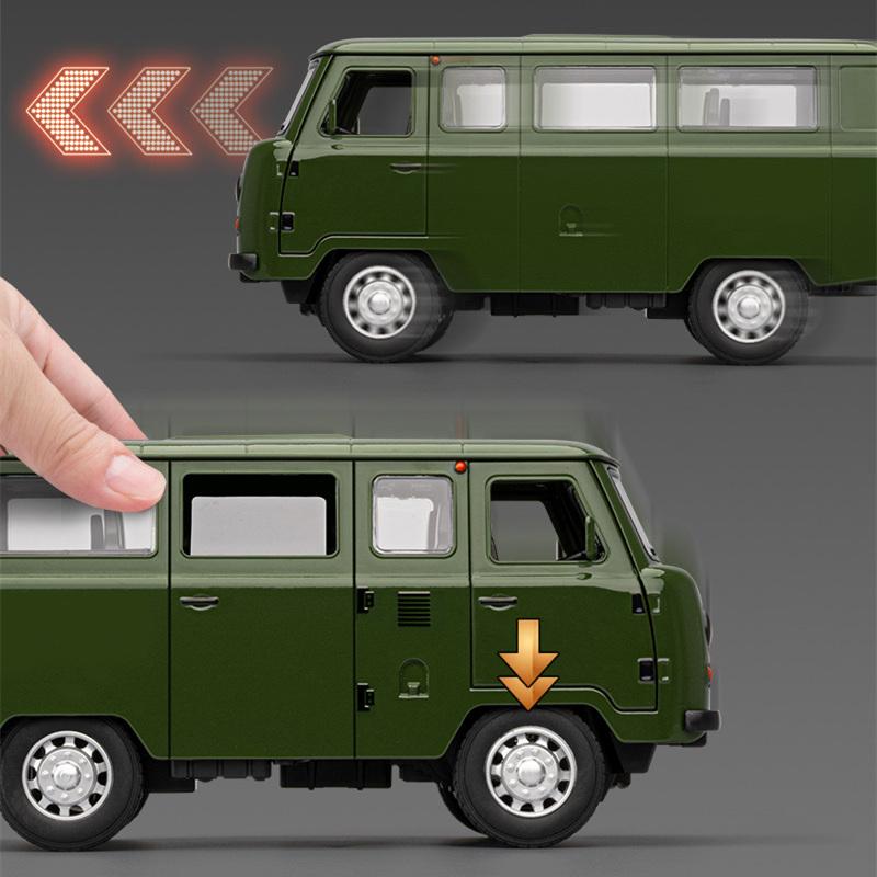 1/18 UAZ Traveler MPV Alloy Van Car Model Diecast Metal Off-road Vehicles Car Model Simulation Sound and Light Children Toy Gift