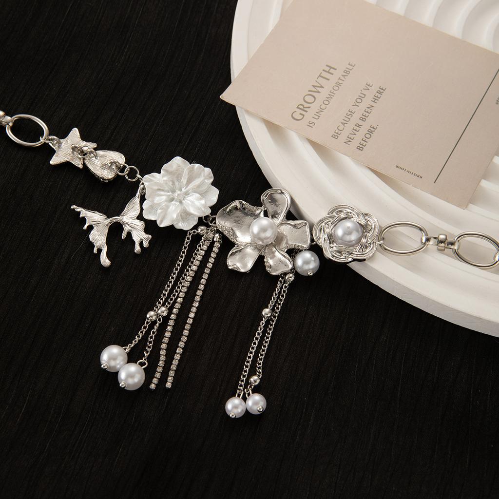 French Atmosphere Light Luxury Collarbone Chain Flower Butterfly Diamond Fringed Necklace Female Niche Pure Desire Wind Sweet Necklace