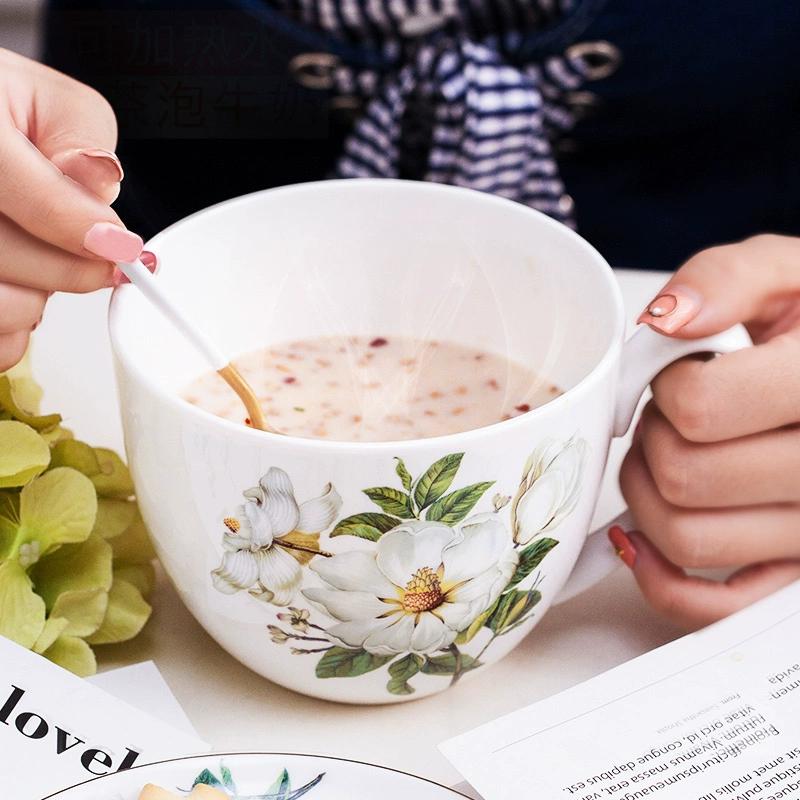 600ml Tasse aus Knochenporzellan mit großem Fassungsvermögen - Blumige Keramiktasse für Milch, Haferbrei, Frühstück, ofen-, mikrowellen- und spülmaschinengeeignet