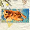 La serviette de plage en microfibre de polyester avec motif de golden retriever nageant est très absorbante, adaptée à la natation et aux sorties à la plage.