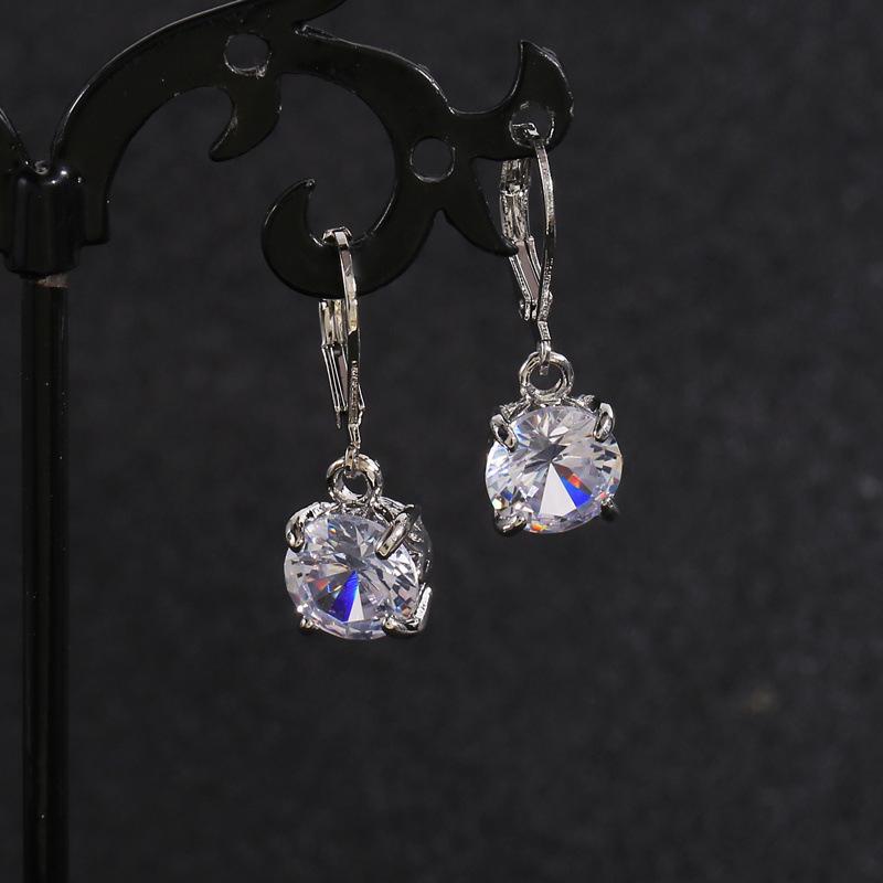 1 Pair of Classic Four Claw Zircon Women's Earrings with Copper Plated Platinum Earrings