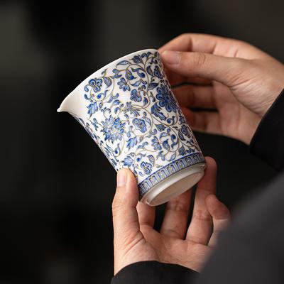 Rinder talg Jade Porzellan Vollfarbe Hochwertig Gleichmäßige Tasse Teespender Kung Fu Teegeschirr Messebecher Teespender Leichter Luxus Teemeer