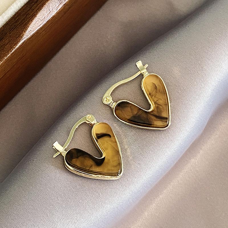 

Unusual Design Double sided Pattern Imitation Amber Heart Pendant Earrings 2026 New Fashion Jewelry Sweet Accessories for Women