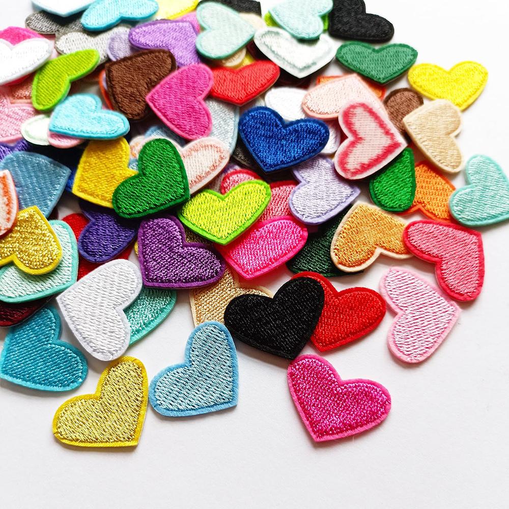 20 ks Barevné nášivky ve tvaru srdce s výšivkou srdce, aplikace, nášivka na oblečení, dekorace