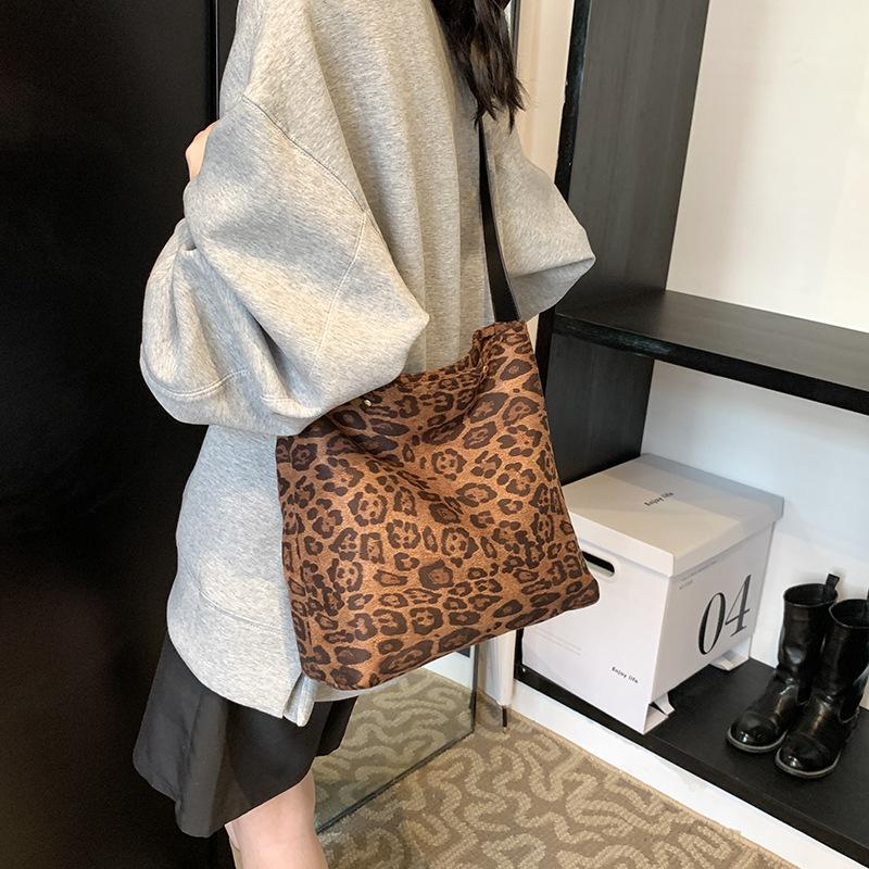 Retro Bag Women's 2025 Autumn and Winter New Trendy Large-capacity High-end Tote Bag Fashion Casual Shoulder Bag