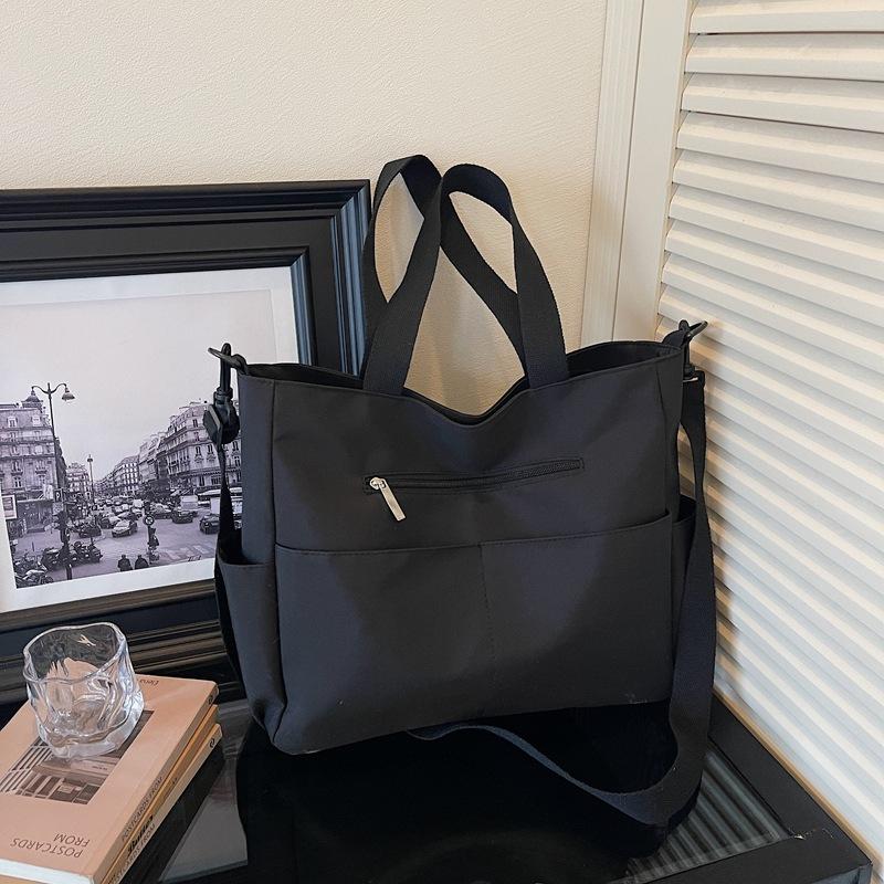 

Stylish Solid Color Tote Bags for Women Trendy Large Capacity Summer Shoulder Bag Fashiable and Versatile Commuting Bag чорний