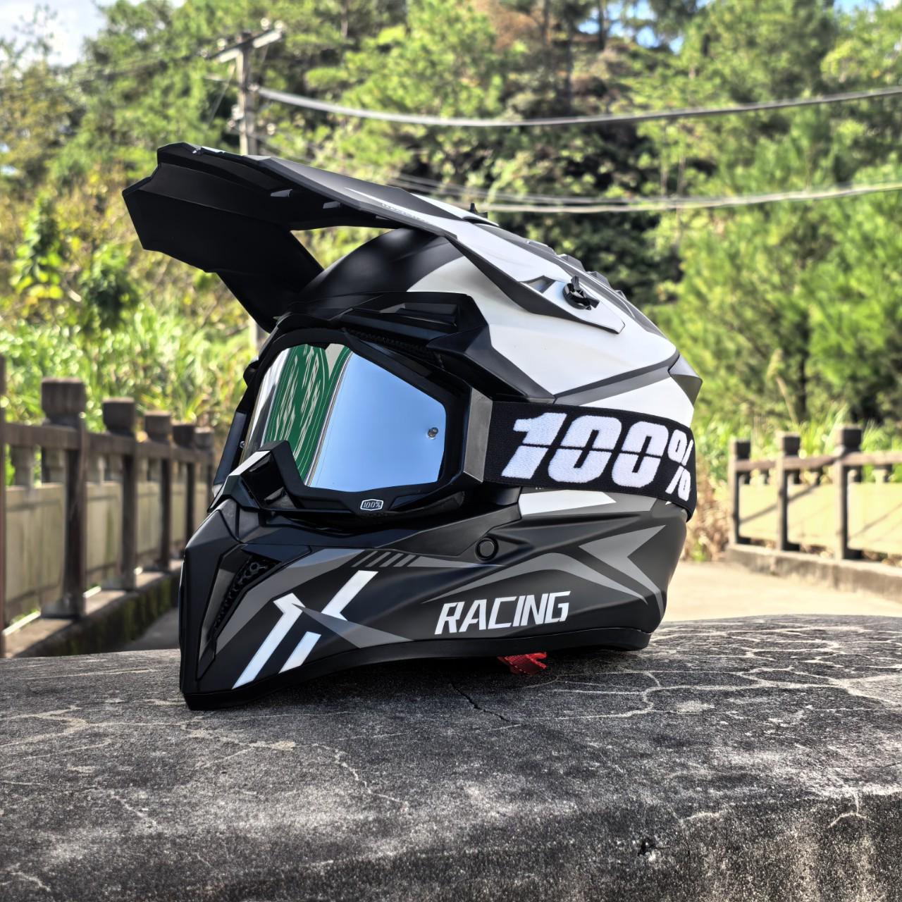 

Versatile Downhill Mountain Bike Helmet for Kids and Teens - Small Size for All Seasons Extra Large