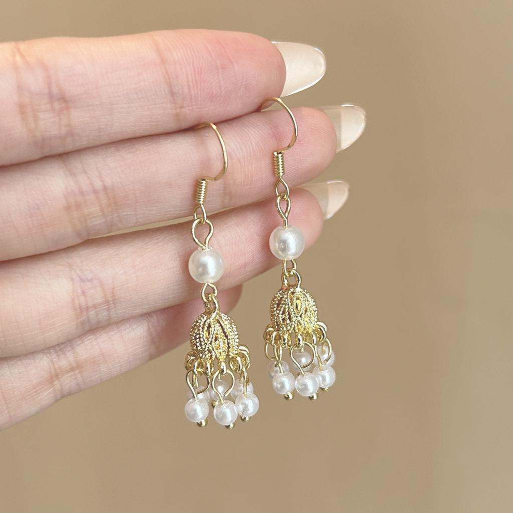 Traditional Chinese style retro earrings, fashionable and simple earrings, unique and refined earrings for women