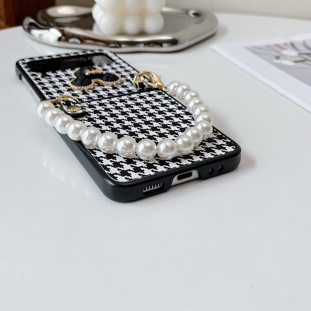 Applicable Samsung Folding Screen Protective Case Portable Pearl Chain Zflip4 Light Luxury Flip Phone Case Bear Cute Girl