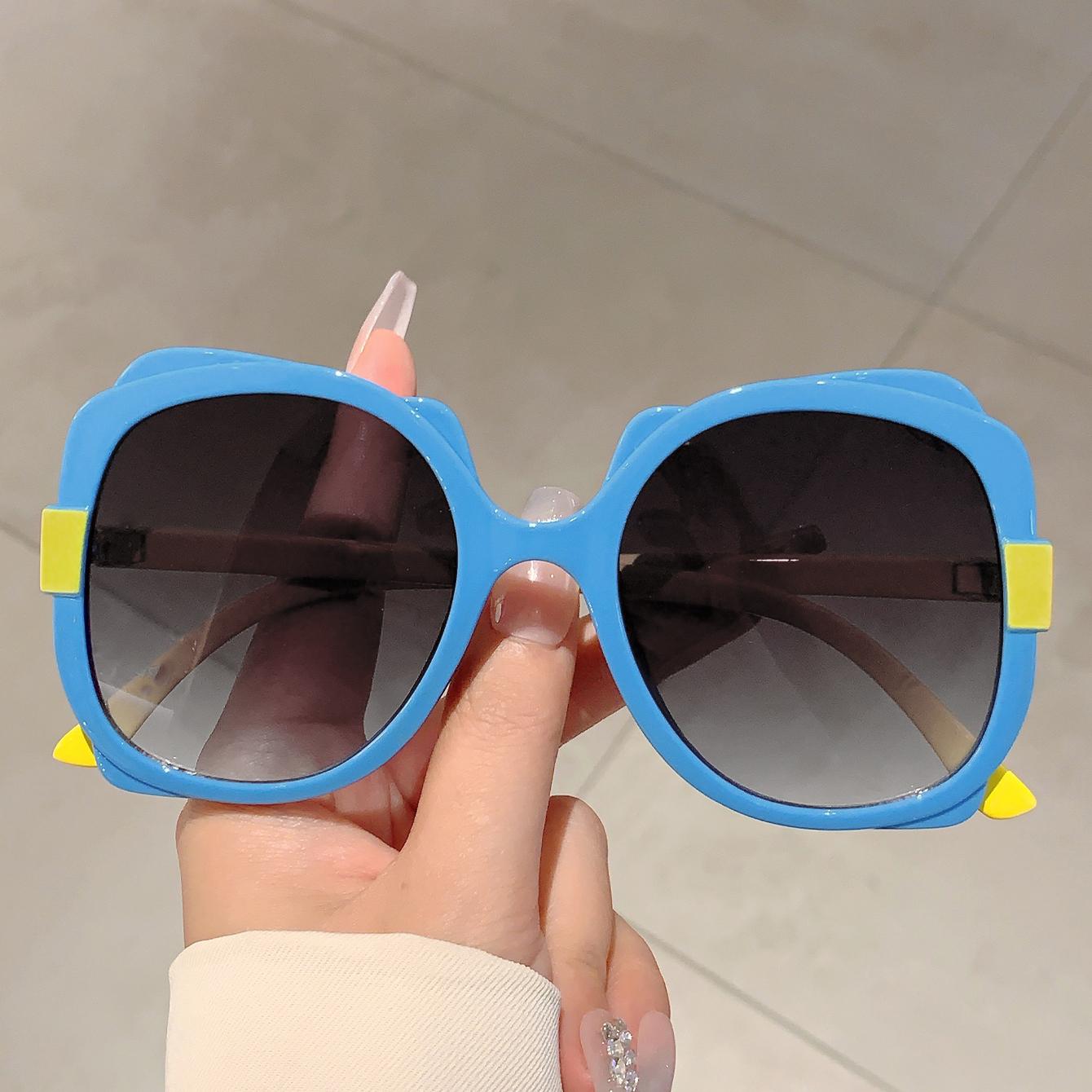Exquisite And Exquisite Items Women's Fashion Butterfly Decoration Shades Multi Color Gradient Designer Sunglasses Oversize Trendy Brand Sun Glasses