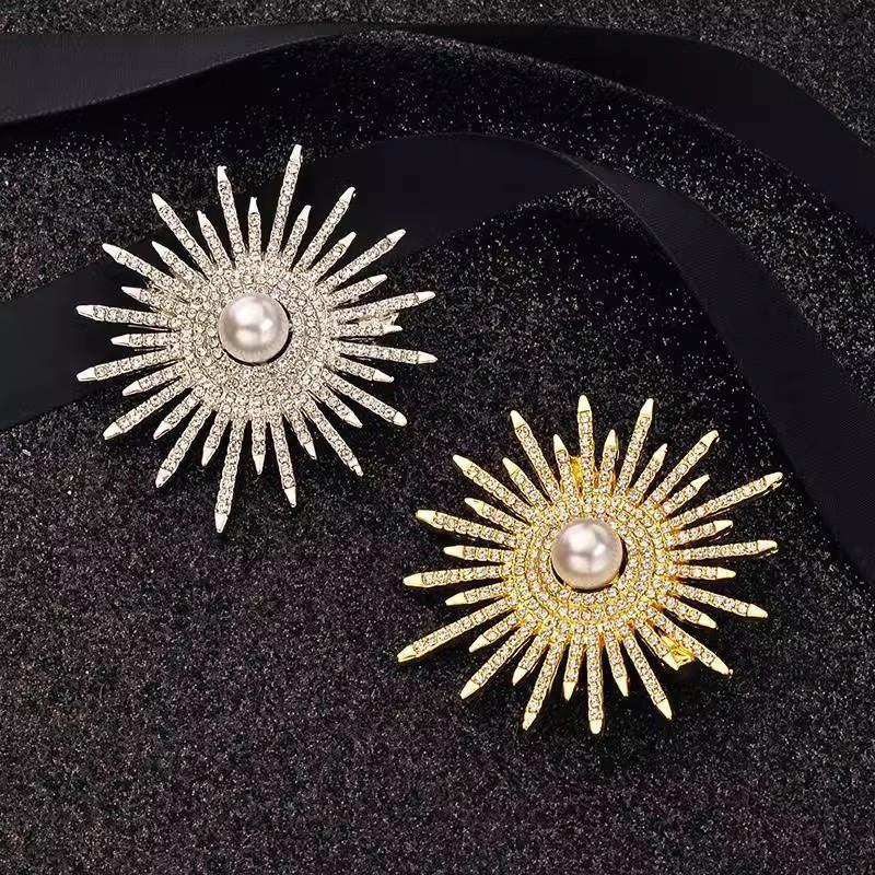 Gold Tone Sunburst Brooch Sparkly Rhinestones Faux Pearl Center 1Pcs Fashion Lapel Pin for Women Daily Wear Jacket Sweater Accessory
