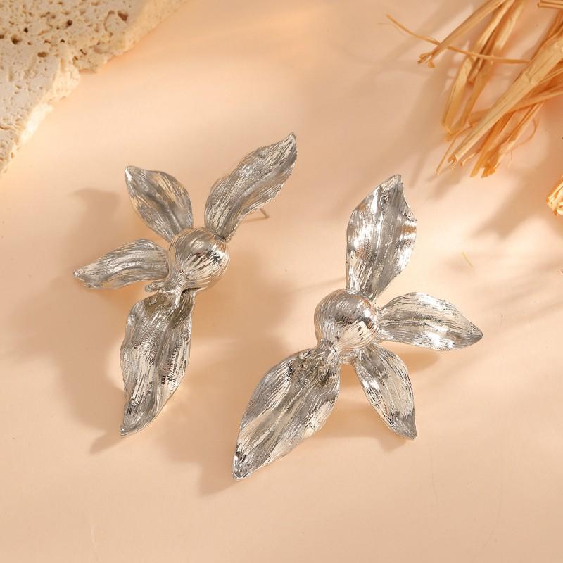 Vintage Floral Earrings Women Bold Asymmetrical Statement Jewelry In Gold Zinc Alloy