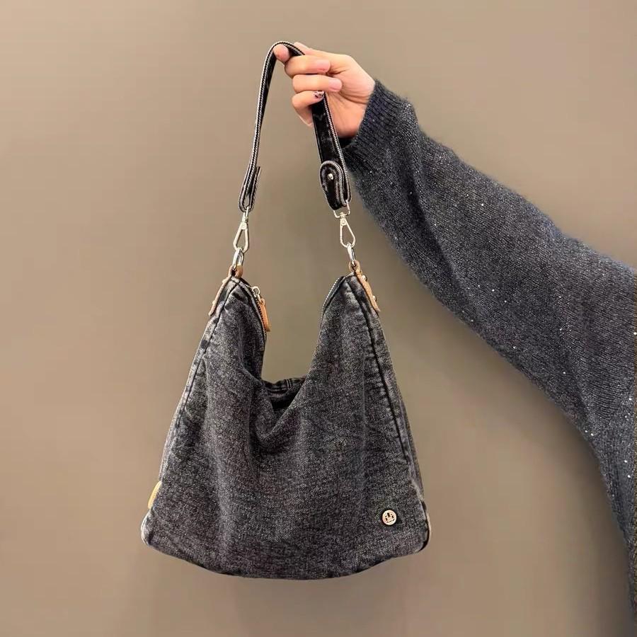 

Versatile Washed Denim Tote: Large Capacity Shoulder & Crossbody Bag, Casual Retro Style 34x12x30 cm чёрный/джинсовый