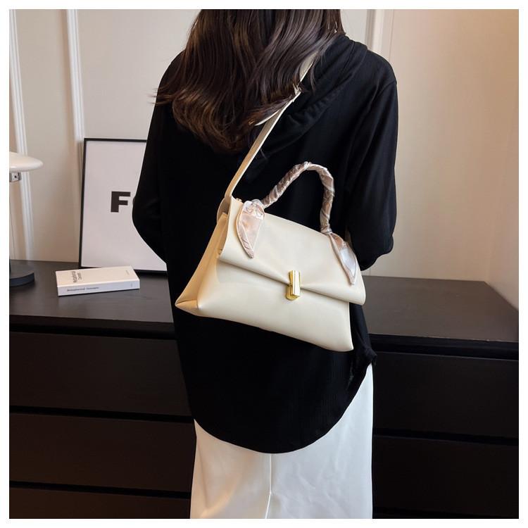 Ielgy Fashionable All-Match Messenger Bag Portable Shoulder Small Square Bag