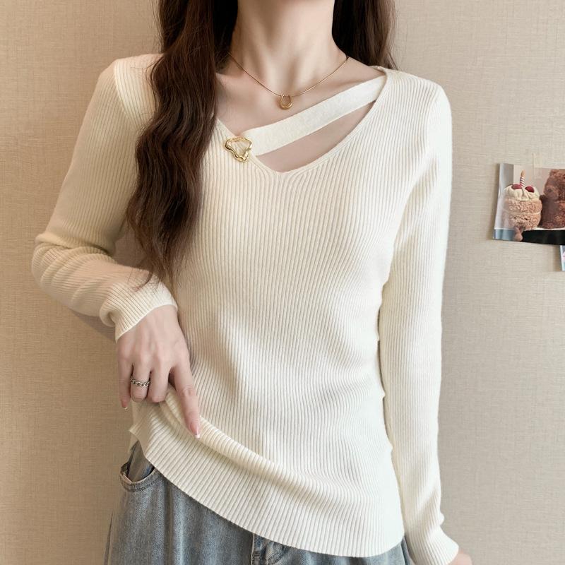 2026 Fall/Winter Women's Knit Sweater with Hollow Neck Design