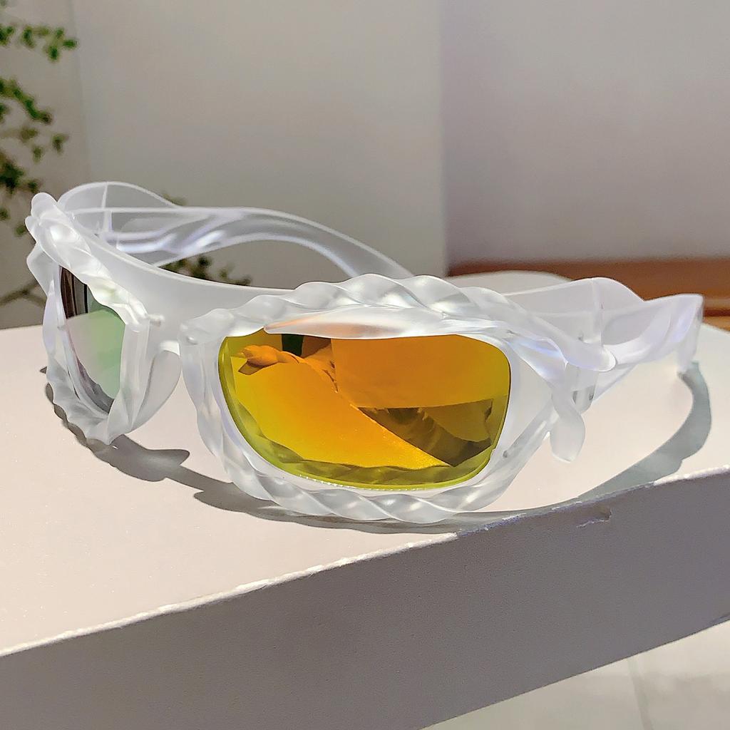 Y2K Trends Black Travel Sunglasses Women Stylish Mirror Punk Shades New in Popular Hippop Ladies Decor Party Sun Glasses