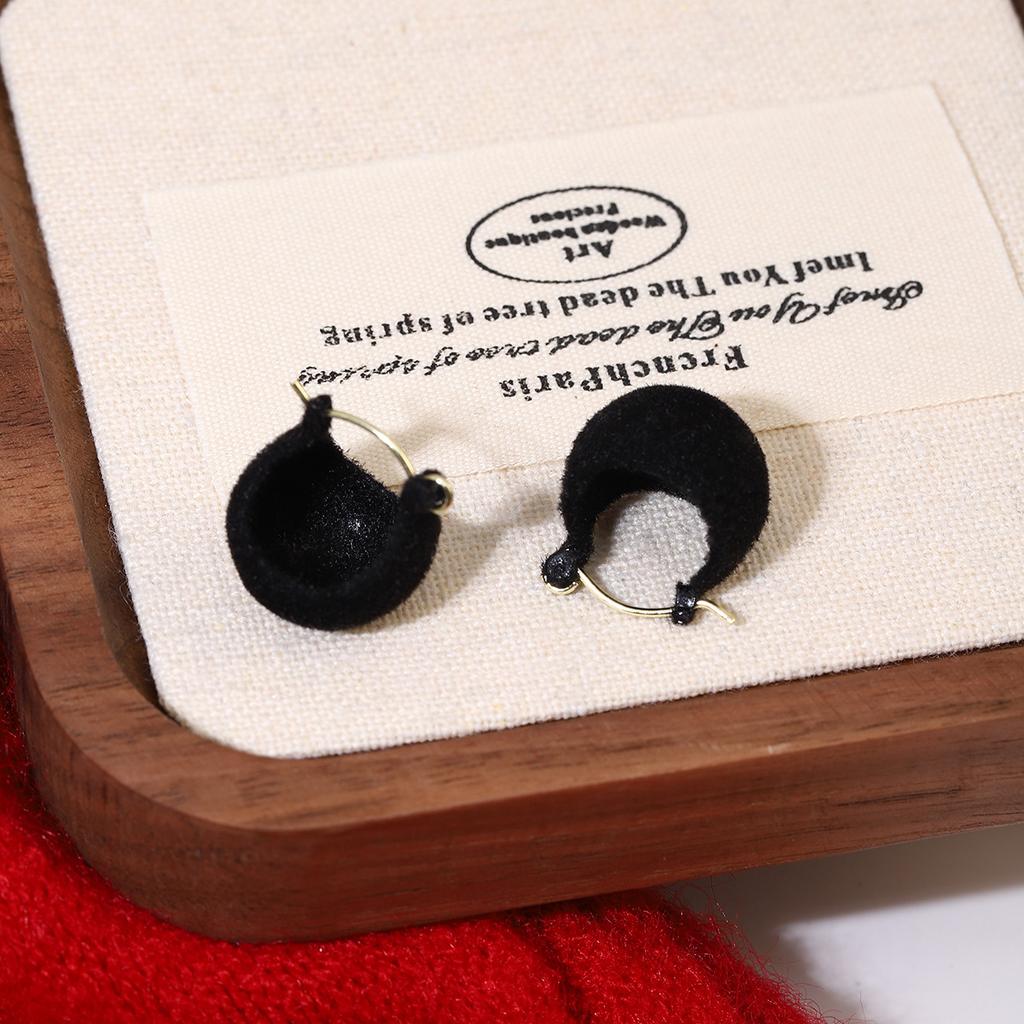 Red Velvet Drop Earrings Simple Dangle Fluffy Earrings for Women Autumn Winter Light Luxury Face Slimming Accessories