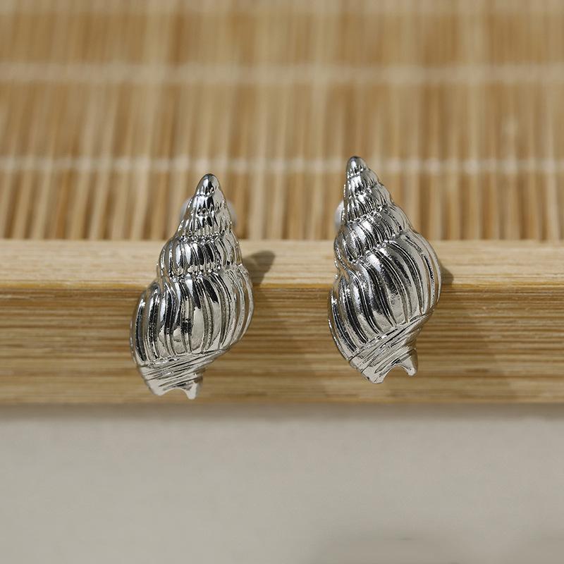 

Летние пляжные серьги-пусеты в виде ракушек - Простой морской стиль серебряный