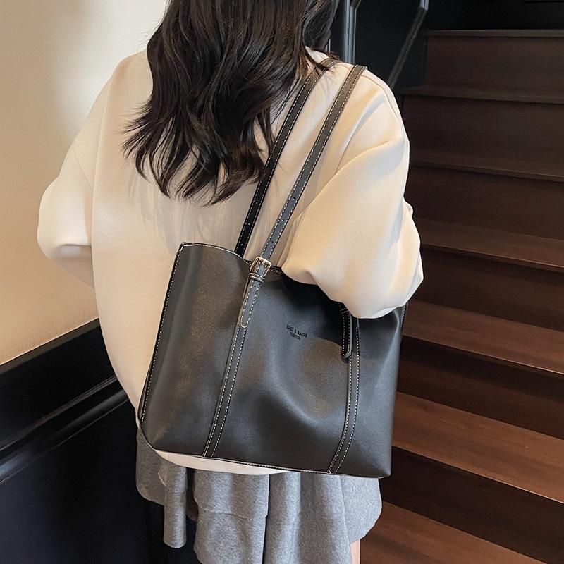 This Year's Popular Bag Women's Large-capacity 2025 New Autumn and Winter Versatile Casual Shoulder Bag Textured Commuter Tote Bag