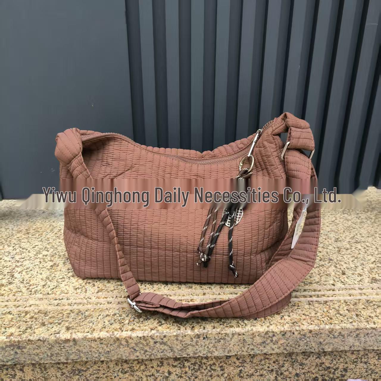 

Женская легкая сумка кроссбоди на плечо большой вместимости Осень/Зима 2025 32x23x12cm Adjustable Strap