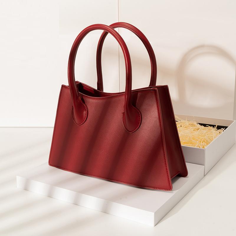 The Red Bride's Hand-held Wedding Bag, A High-end Bag, and A Women's Crossbody Bag for Commuting