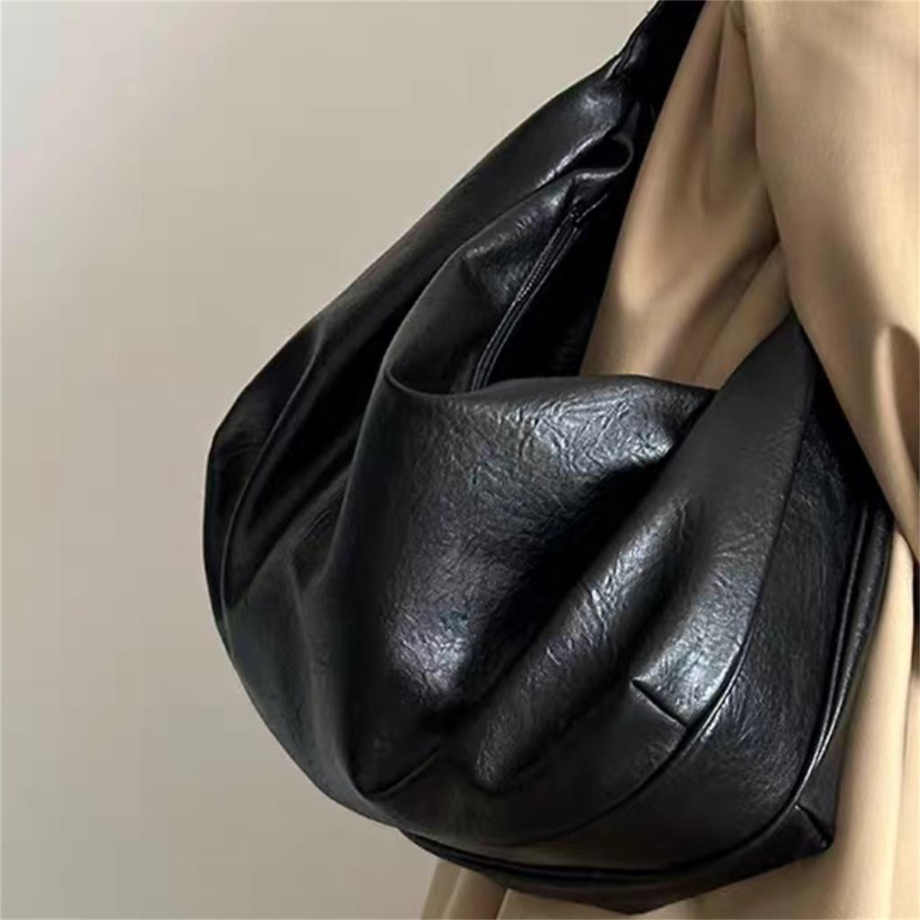 2025 New Retro Premium Soft Leather Shoulder Bag Fashionable Versatile Casual Dumpling Bag Large Capacity Commuter Tote Bag