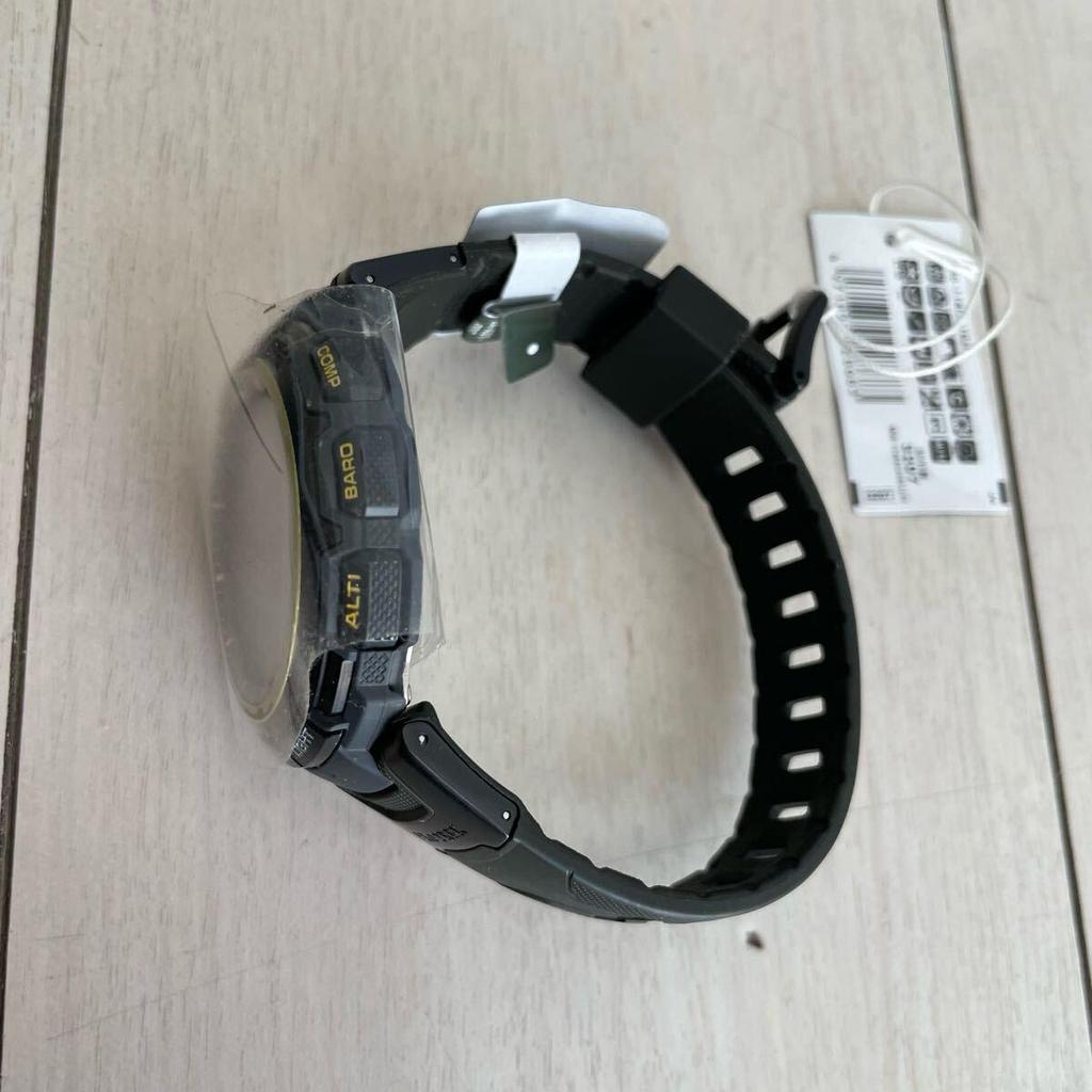 Used Casio Pro Trek PRG-110CJ-1B PRO TREK Color LCD Yellow Bezel Rare Color Dead Stock Rare Model CASIO Wristwatch