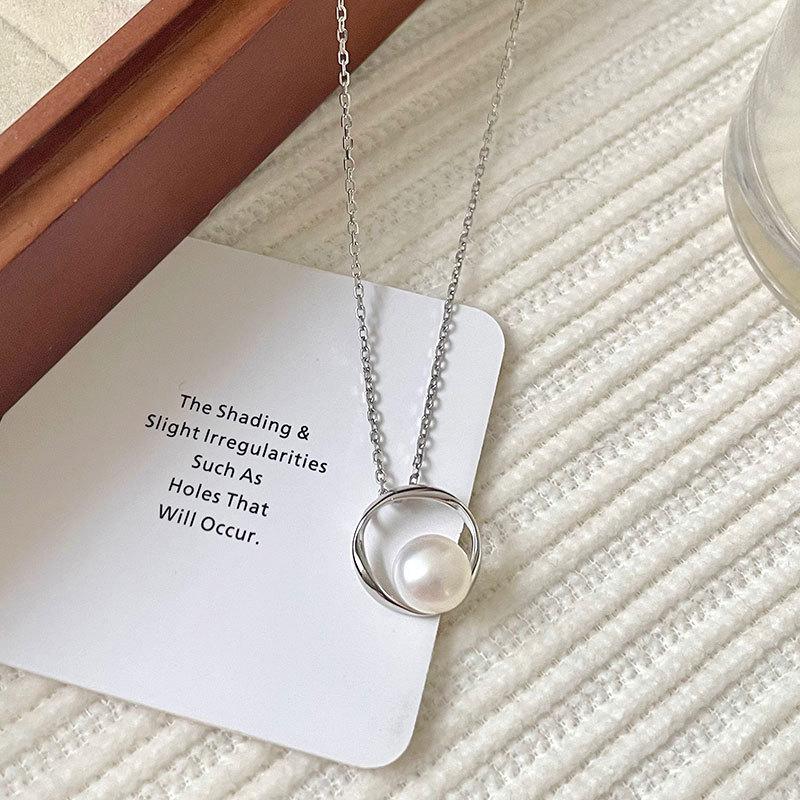 Ring Pearl Necklace for Women's Light Luxury French Retro Geometric Collarbone Chain for Spring