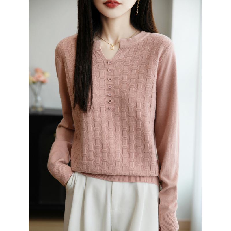 New Andy Velvet V-Neck Seven-Button Jacquard Knit Pullover: Stunning Autumn & Winter Women's Base Layer Shirt.